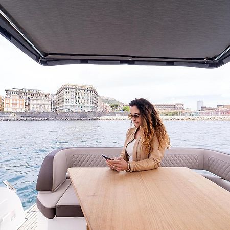 Отель Royal Art H Duomo - Napoli Centro, By Clapa Group Экстерьер фото A woman on a yacht