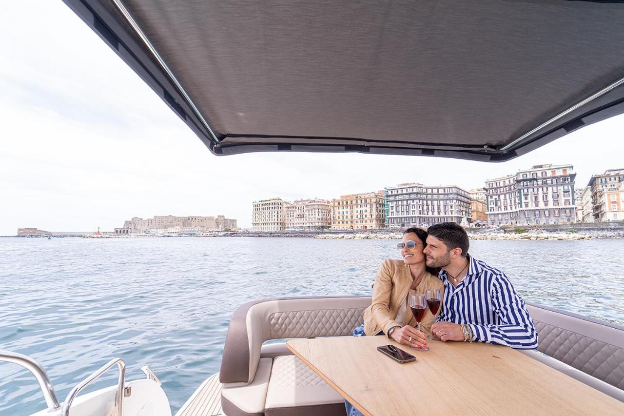 Отель Royal Art H Duomo - Napoli Centro, By Clapa Group Экстерьер фото A couple on a boat